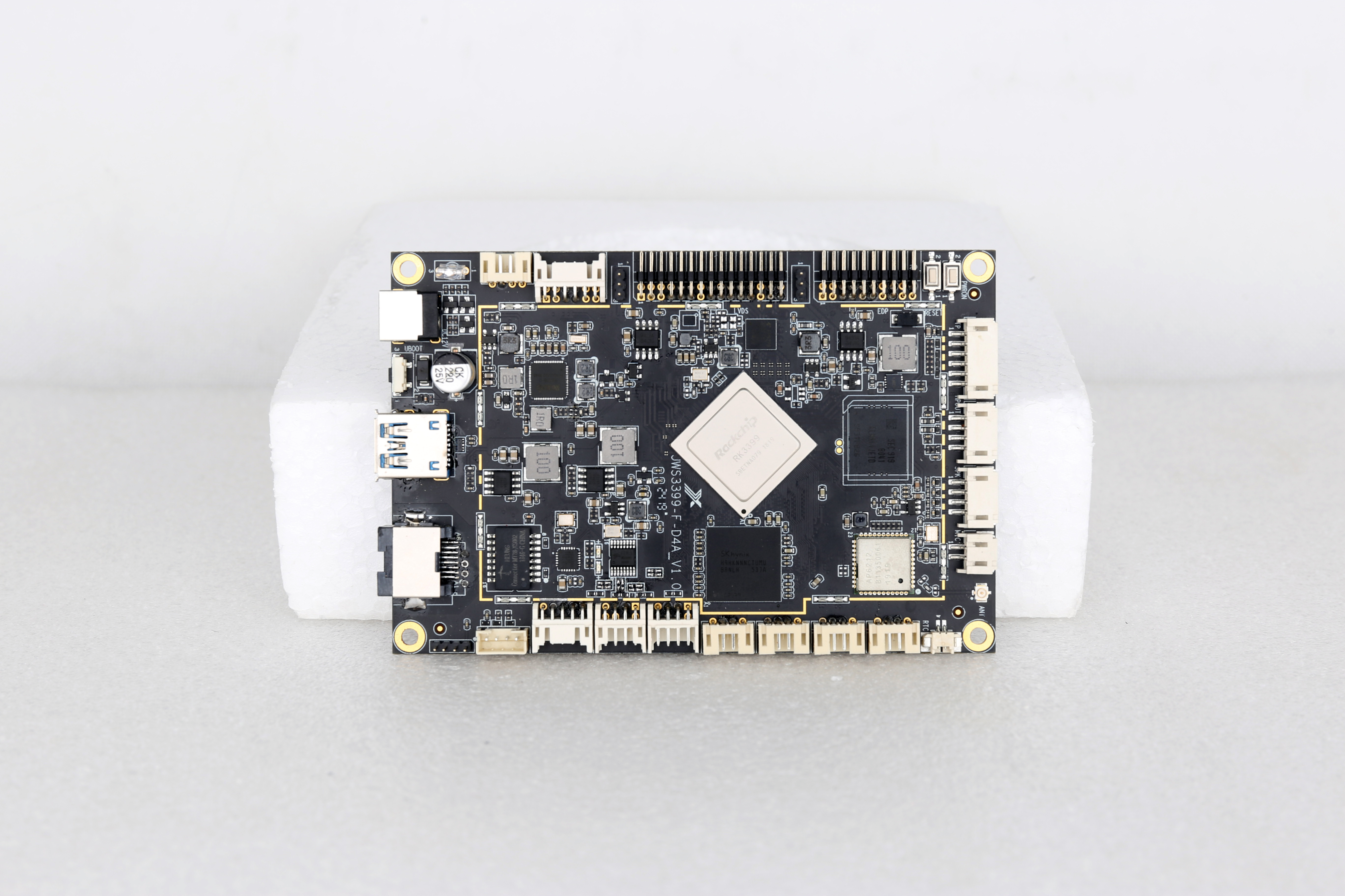 創(chuàng)騰翔電子ARM主板下工業(yè)安卓一體機(jī)的特點(diǎn)與優(yōu)勢(shì)都有哪些？